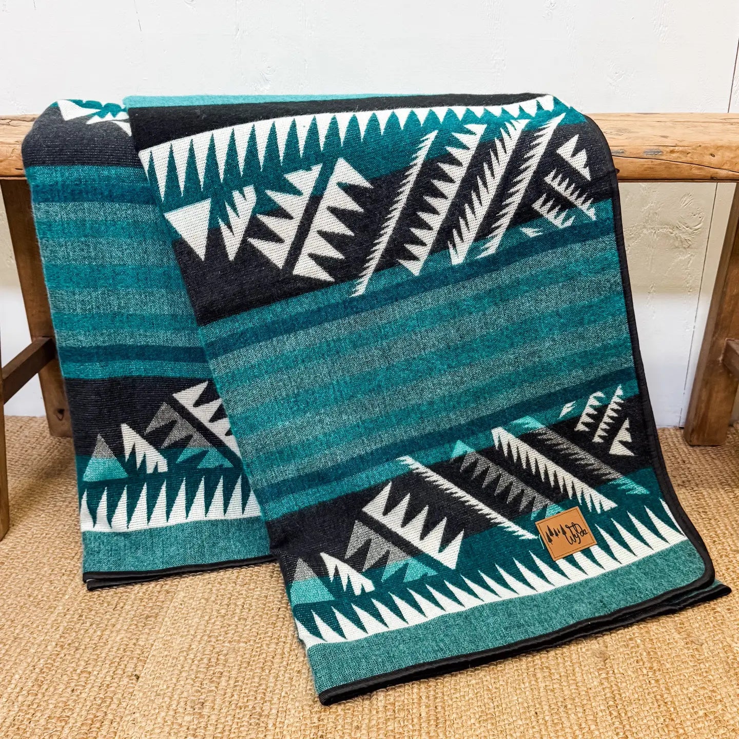 Wylde Brigade - Manta Aztec Reversible Blanket Throw