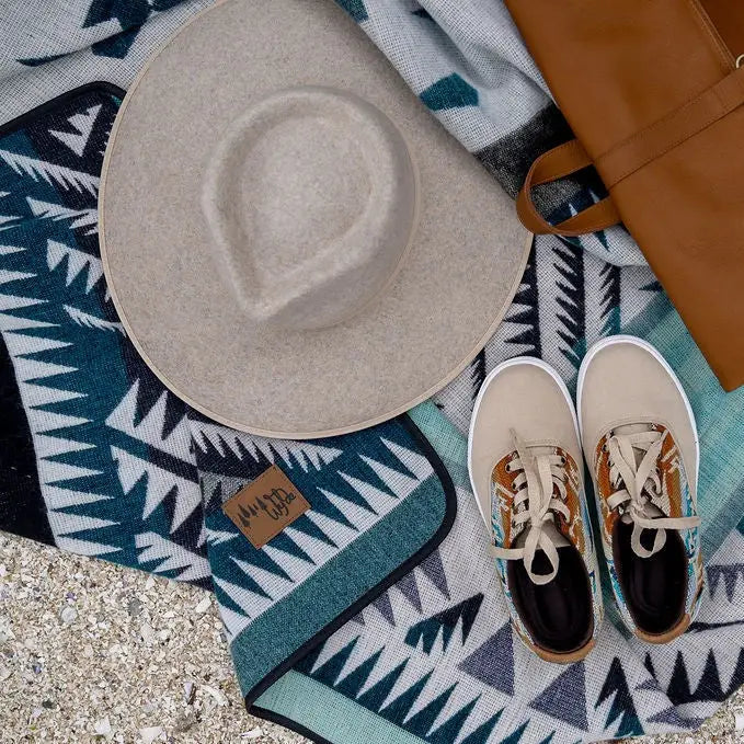 Wylde Brigade - Manta Aztec Reversible Blanket Throw