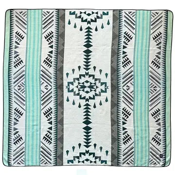 Wylde Brigade - Manta Aztec Reversible Blanket Throw