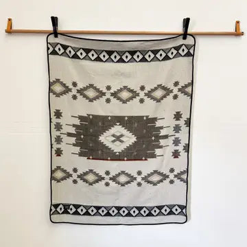 Wylde Brigade - Cotacachi Aztec Reversible Blanket Throw