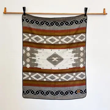 Wylde Brigade - Cotacachi Aztec Reversible Blanket Throw
